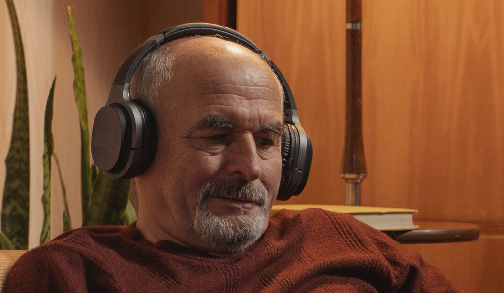 nejlepší bezdrátová sluchátka k televizi pro nedoslýchavé a seniory